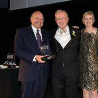 <p>Pace Universitys President Stephen J. Friedman, Daily Voice CEO Carll Tucker and his wife Jane Bryant Quinn and Master of Ceremonies Betty Liu celebrate Tucker as Innovator of the Year.</p>