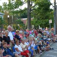 <p>Onlookers applaud during Mount Kisco&#x27;s parade.</p>