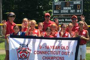 Redding, Easton 9-10 Softball Team Wins District Title