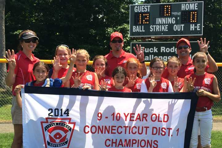 Redding, Easton 9-10 Softball Team Wins District Title