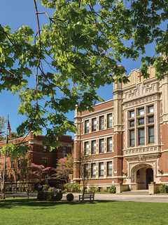 Two Concordia College Students Receive Scholarship