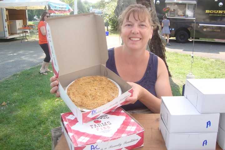 Rowayton Vendors Grow Relationships With Customers For Farmers Market Week