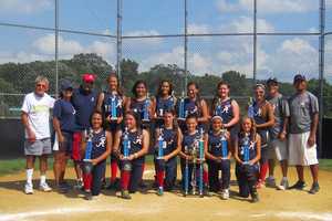 Darien-Based Softball Team Wins Season-Ending Tournament