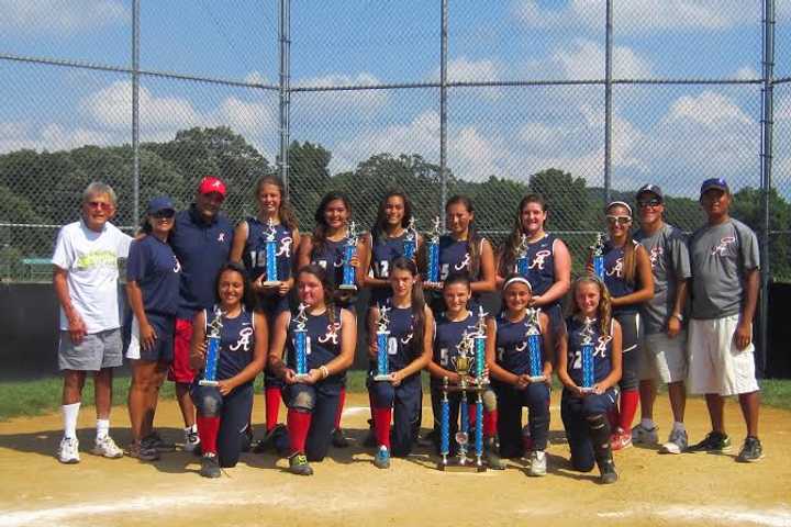 Darien-Based Softball Team Wins Season-Ending Tournament
