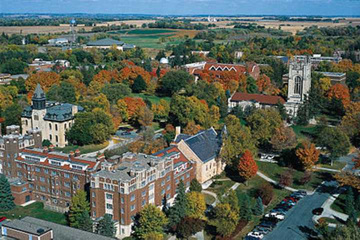 Benjamin Walsh of New Canaan recently graduated from Carleton College in Northfield, Minn.