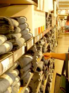 Local Malls Offering Extended Hours For Holiday Shoppers
