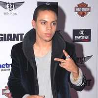 <p>Actor Evan Ross married Ashlee Simpson on Sunday at his mother&#x27;s Greenwich estate.</p>