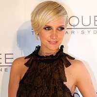 <p>Pop singer Ashlee Simpson married Evan Ross on Sunday at his mother&#x27;s Greenwich estate. </p>