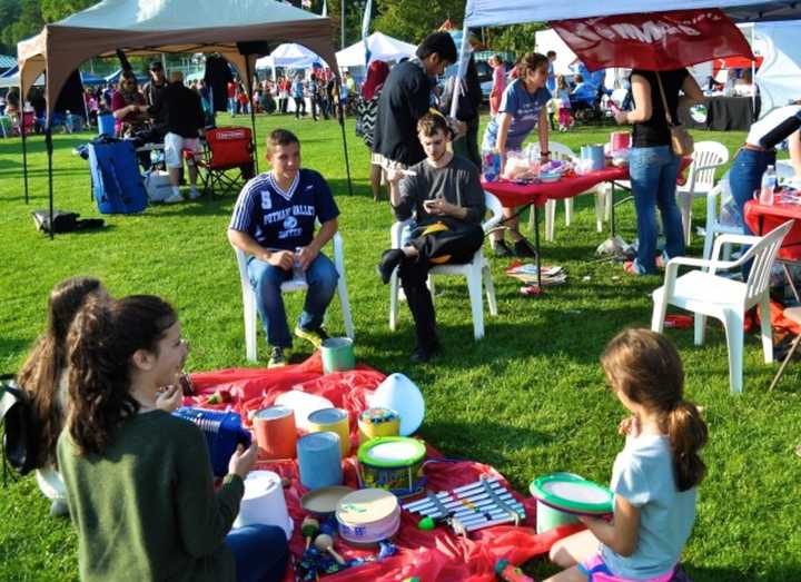 Folks enjoy activities at a previous annual Town Day gathering in the Leonard Wagner Town Park in Putnam Valley.