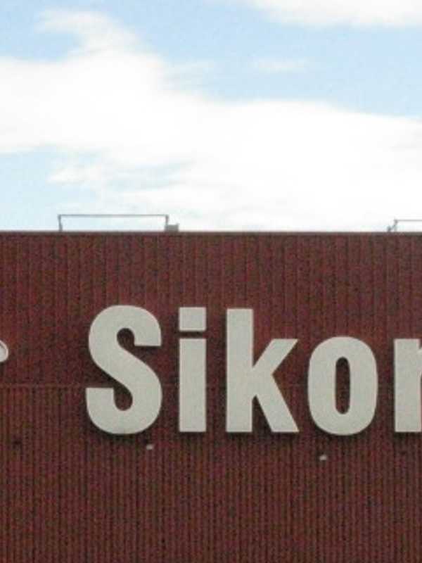 Car Crashes Reported Near Sikorsky In Stratford