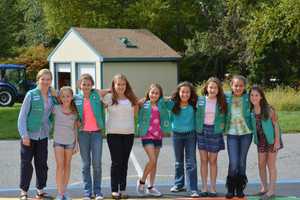 North Salem Girl Scouts Put Finishing Touches On PQ Elementary Mural