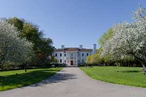 Michael Douglas, Catherine Zeta-Jones  Purchase New Bedford Home