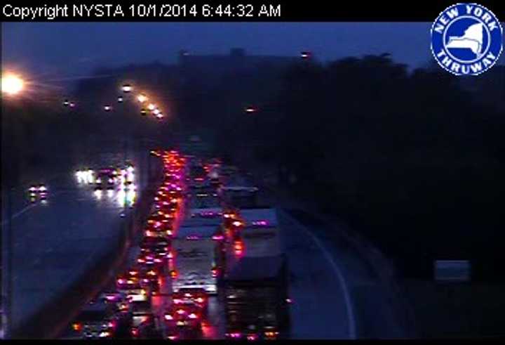 Traffic is backing up on southbound I-95 in New Rochelle. 