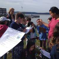 <p>Groups of students and faculty join together to discuss water chemistry. </p>