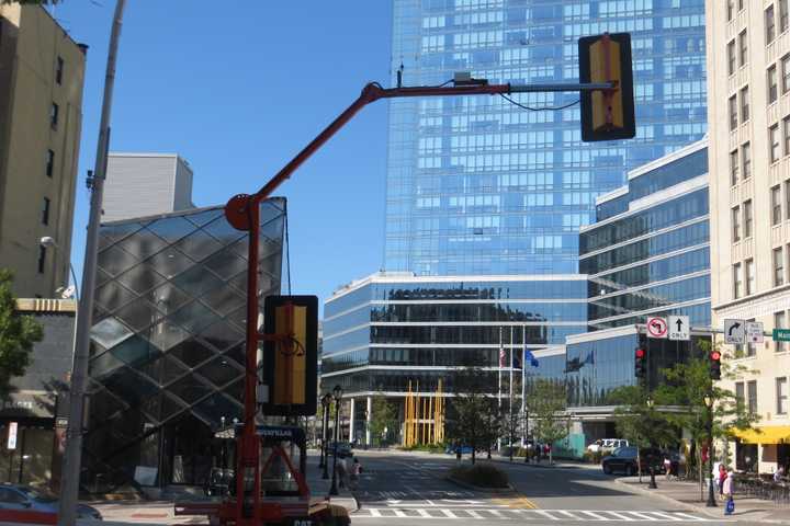Crews Get Green Light To Replace Main Street Traffic Signal In White Plains
