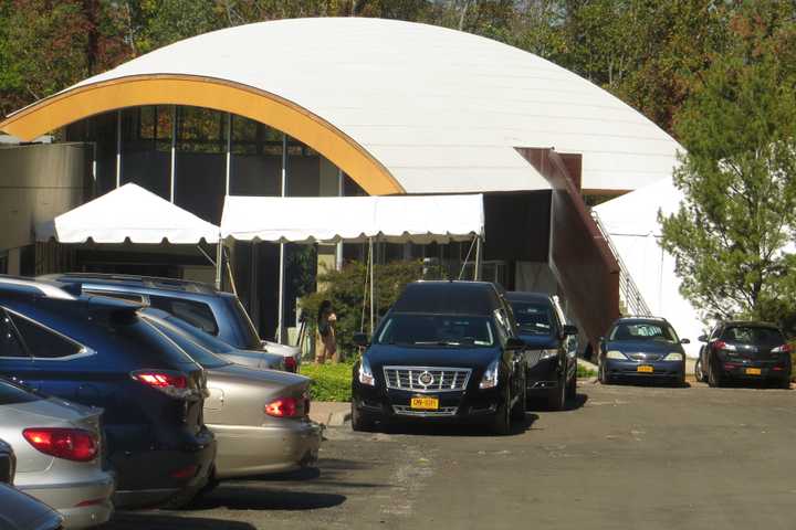 Hundreds Mourn Loss, Celebrate Life Of Armonk's Miles Applebaum, 21