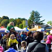 <p>The street fair drew a crowd. </p>