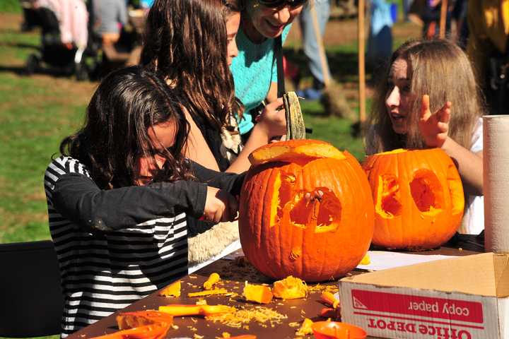 Greenburgh Nature Center Features Scarecrows, Pumpkins