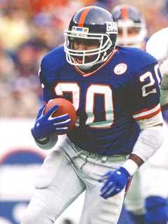 Giants Legend Joe Morris Signs Autographs In Mamaroneck