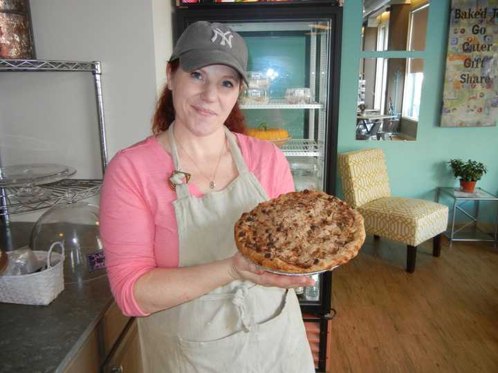 A bill looks make apple crumb the official state pie.