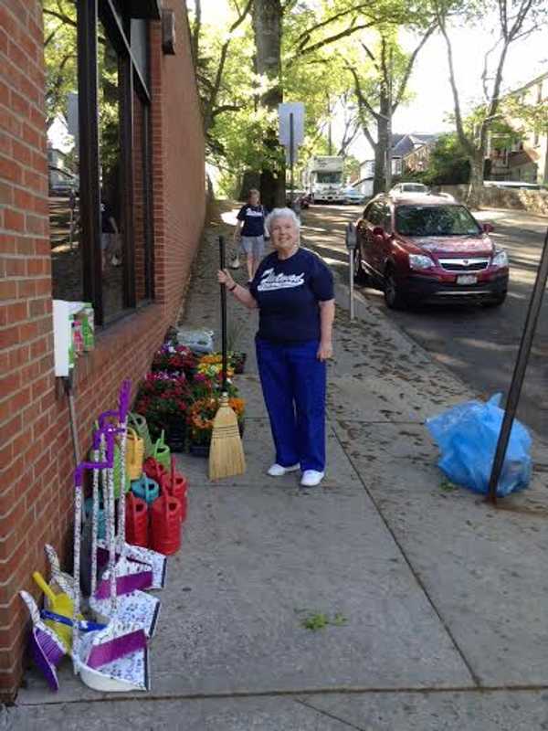 Fleetwood Neighborhood Associations Plants Beauty In Mount Vernon