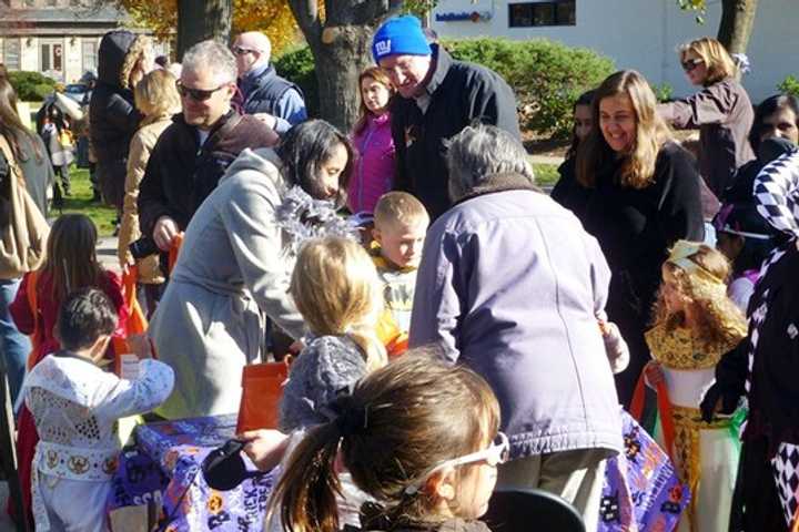 Wilton Center Hosts Weekend Pumpkin Parade, Trick-Or-Treating