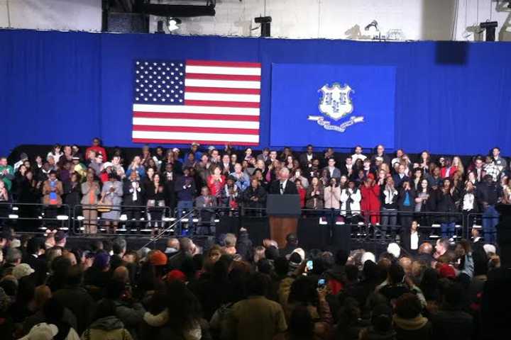 Crowd Gathers At Bridgeport School For Obama Rally For Malloy