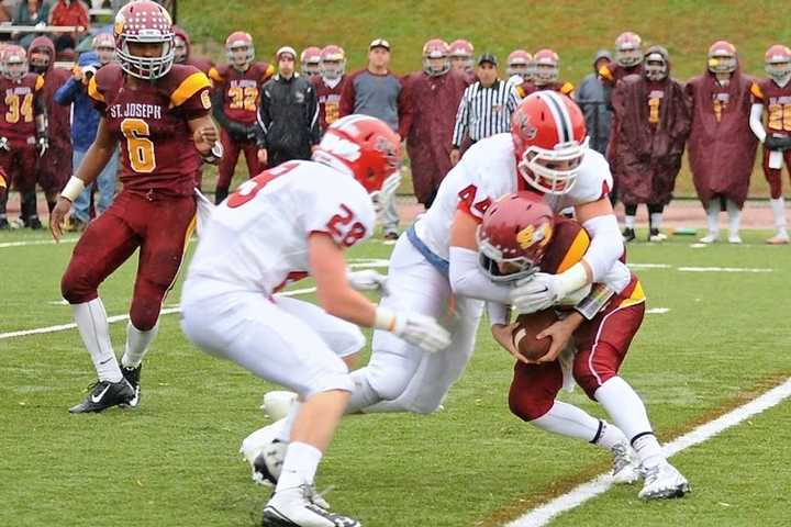 New Canaan Football Climbs Into Top Spot In MaxPreps' Rankings