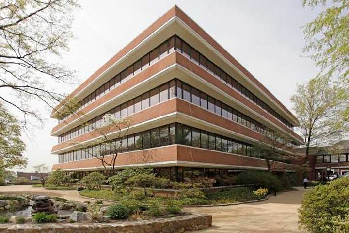 Stamford Broker Named Leasing Agent For Pickwick Plaza In Greenwich