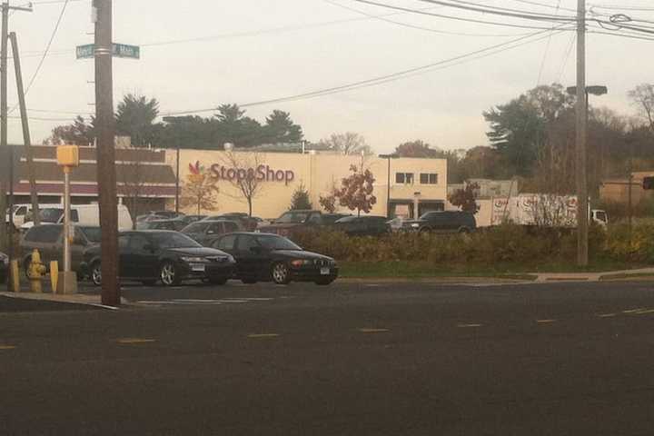 Stamford Police Search For Driver After Two Die In Collision