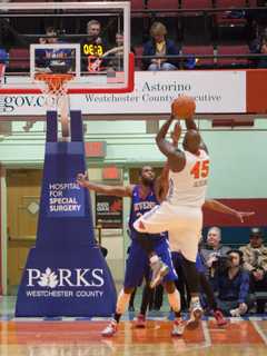 Varsity Basketball Teams Face Off Before Westchester Knicks Game