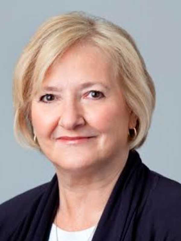 Coldwell Banker Names Diane Cummins Manager Of Bedford Office