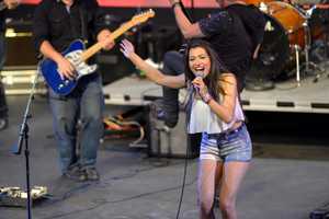 Yorktown's Jessica Lynn Performs At Paramount In Peekskill