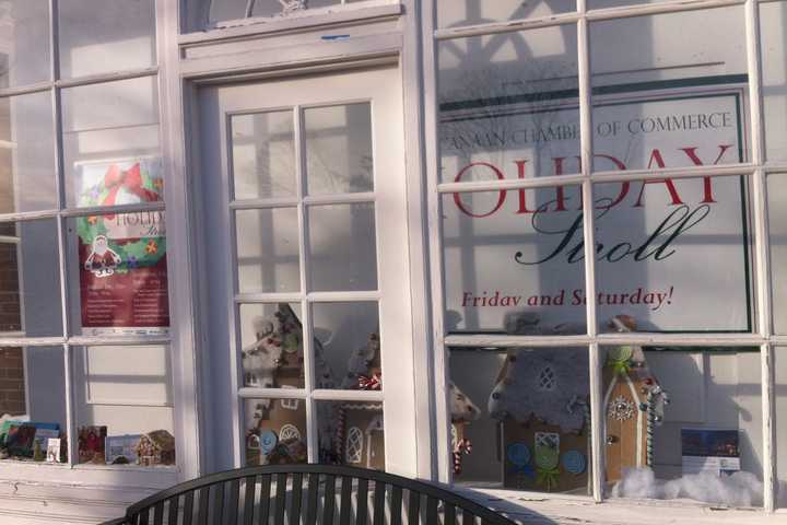 Downtown New Canaan Decks The Halls For Holiday Stroll