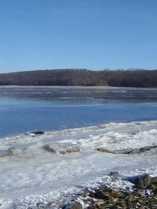 Man Killed After Motorboat Capsizes In Candlewood Lake