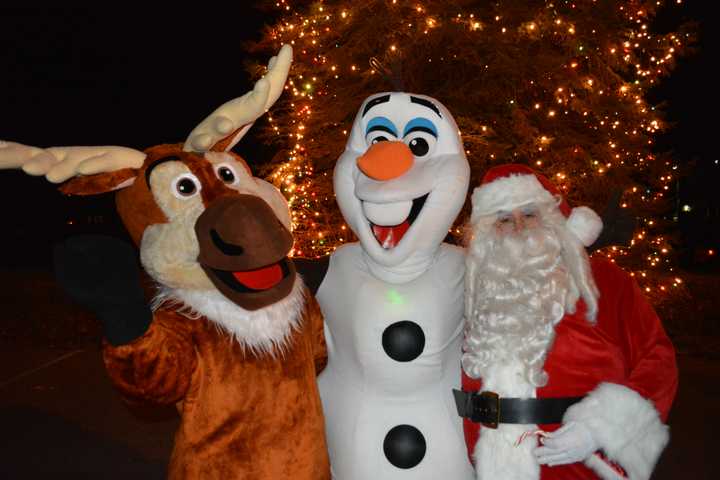 Lewisboro Celebrates The Holidays With Tree Lighting, Songs 