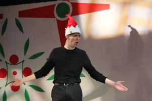 One Is All It Takes At Mamaroneck's Sandbox Theatre Christmas Oz Show