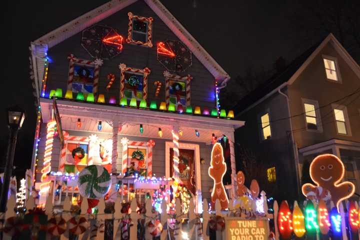 Share Your Holiday House Decorations, White Plains