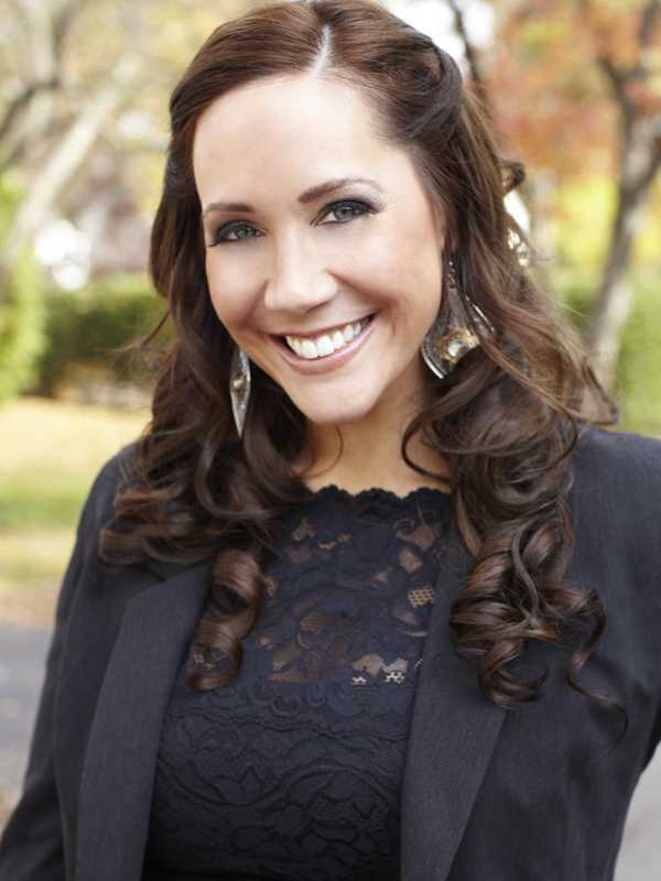 Dobbs Ferry Stylist Offers Holiday Fashion Advice