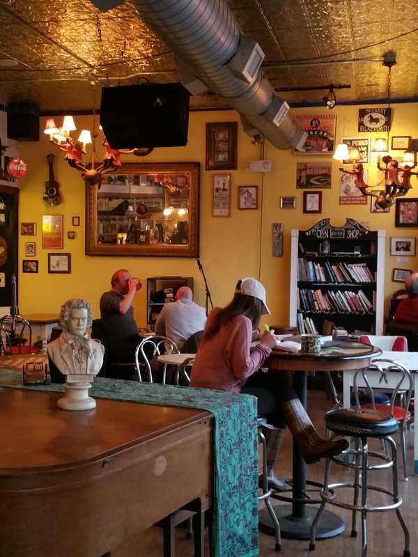 Fairfield Library To Hold Teen Book Club At Las Vetas Lounge