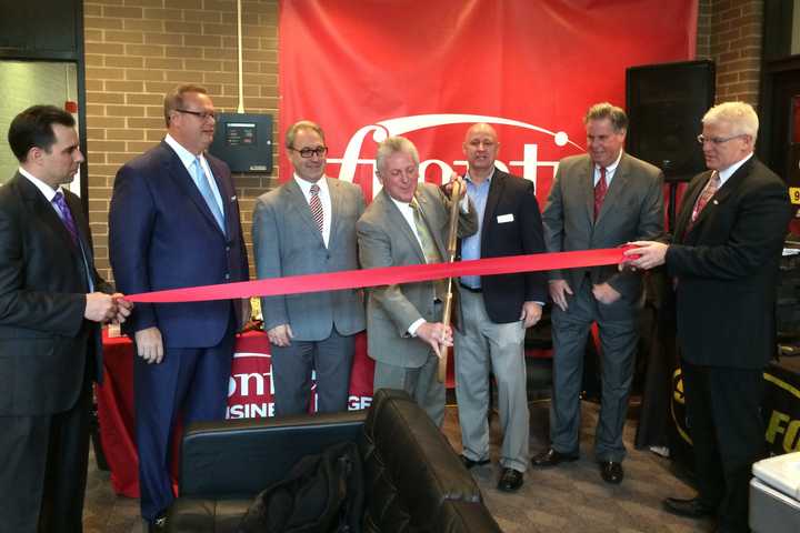 Stamford's Frontier Communications Opens Retail Store In Norwalk