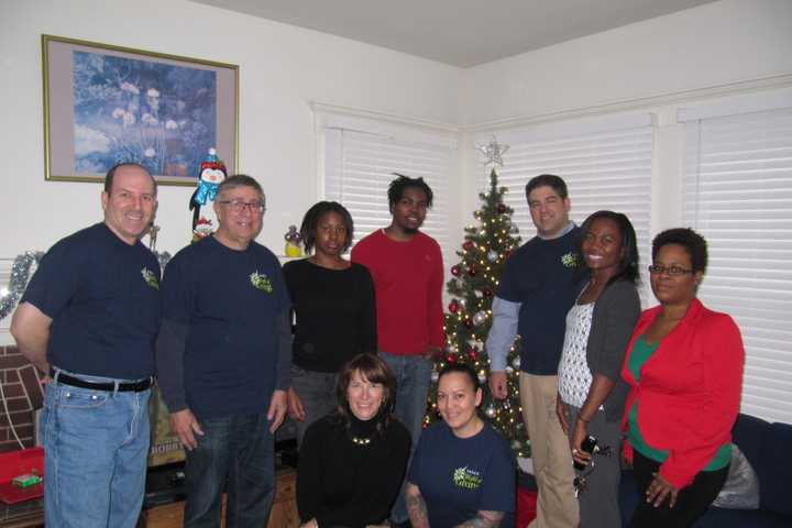 Tauck Brings Christmas Spirit To Norwalk's Keystone House