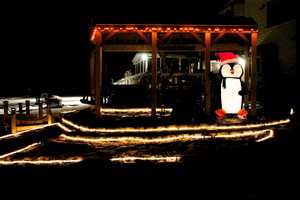 We Want To See Your Holiday House Photos, Putnam