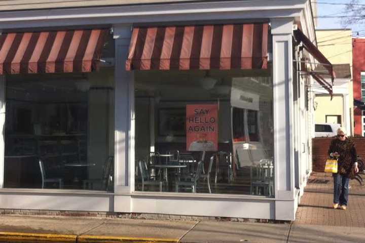 Crumbs Makes A Cupcake Comeback In Fairfield County