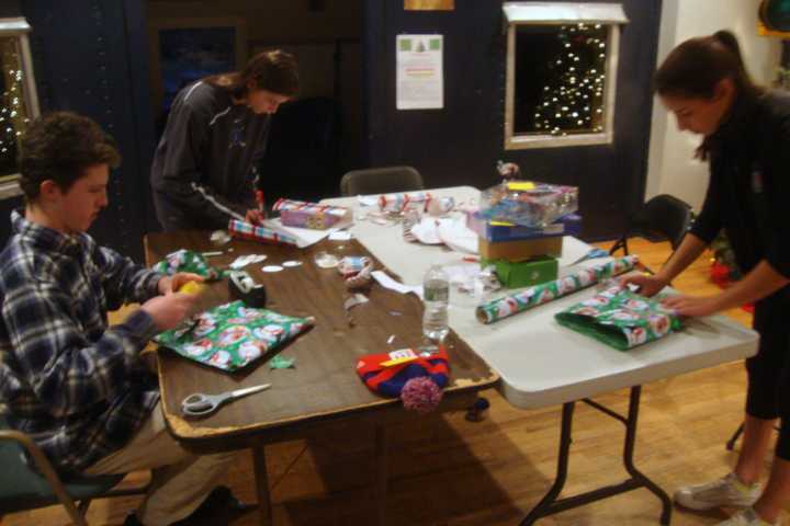 Get Your Gifts Wrapped By Darien's Teens At The Depot