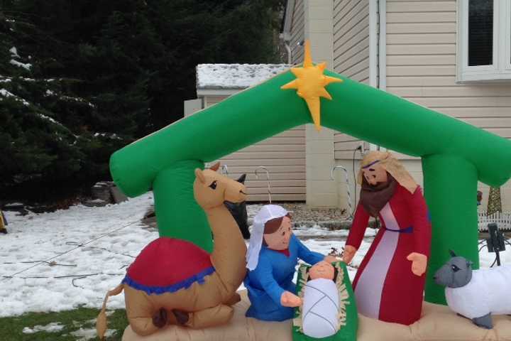 Somers Continues To Shine Bright With Holiday House Decorations