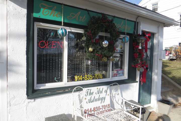 Mamaroneck Parapsychologist Gives Her View Of 2015