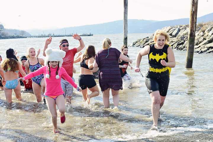 Peekskill Residents Plunge Into The Hudson For Charity