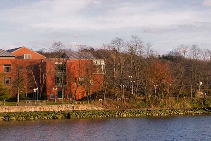 Westport Library Hosts Speaker On Setting Business Goals