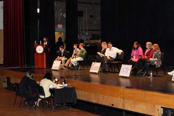 Adults, Teens Compete In Scarsdale Library Spelling Bee